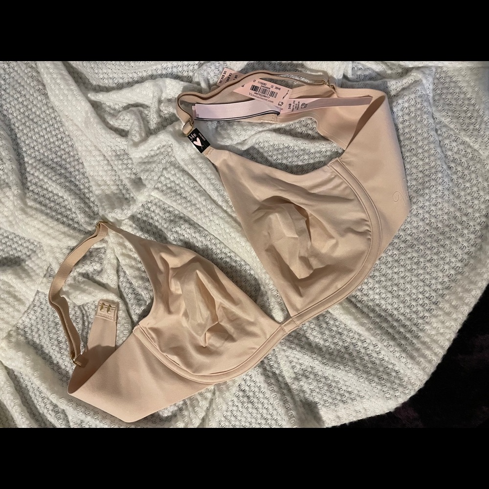 NWT Victoria’s Secret plunge unlined bra